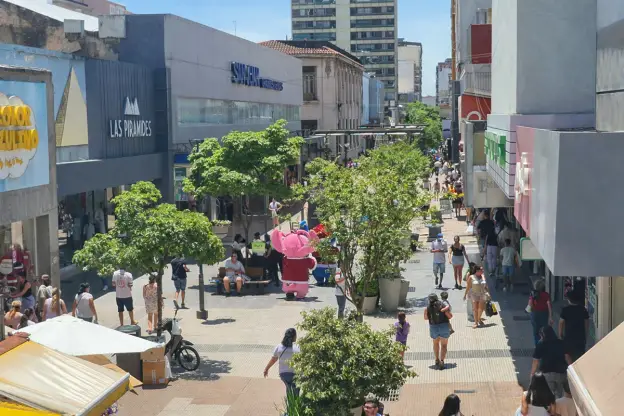 Consumo, tarjetas y fin de año en Tucumán: por qué crece el sobreendeudamiento de las familias