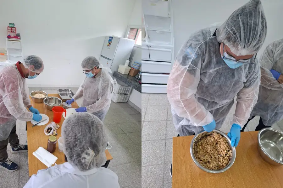 APRENDIZAJE. Parte del equipo durante las tareas prácticas previstas en el proyecto.