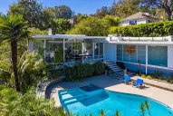 ¿Quién es el famoso que compró la mansión de Brad Pitt y cuánto pagó por ella?