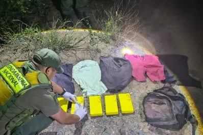 Trancas: los ladridos de los perros delataron a dos narcos que descartaron cinco kilos de cocaína