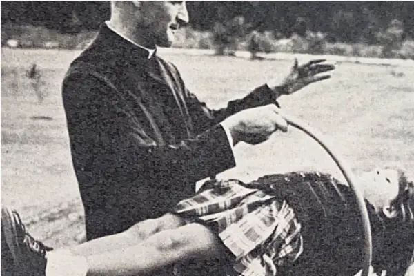 Recuerdos fotográficos: 1968. El no revelado truco de levitación del parapsicólogo González Quevedo