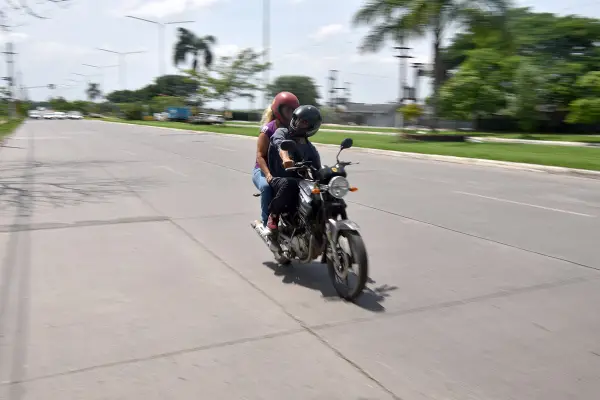 Yerba Buena y Concepción avanzan con posturas diferentes sobre la regularización de las motos de app