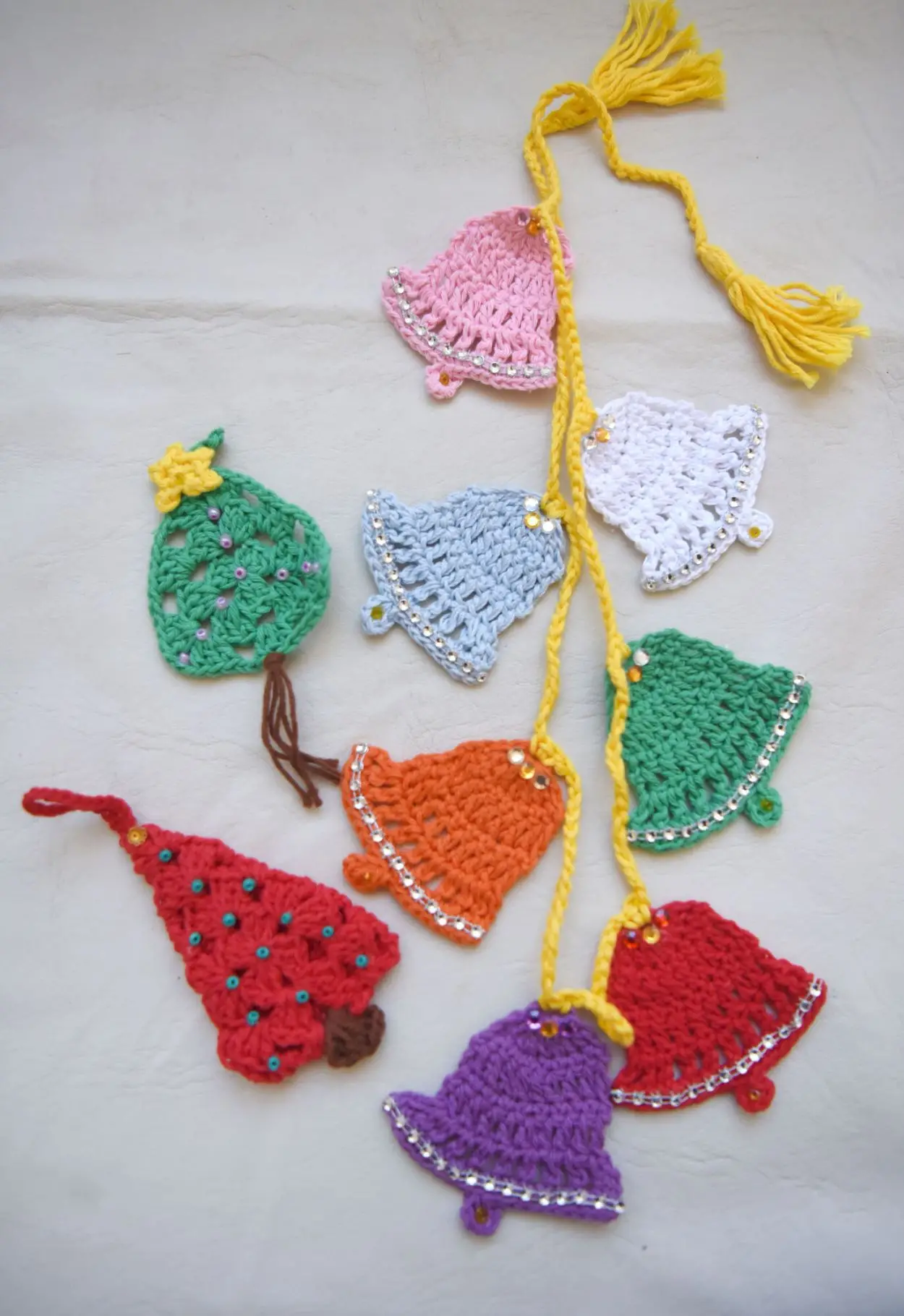 OTRAS OPCIONES. Las guirnaldas se destacan entre las decoraciones.