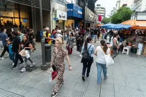 Esperan las fiestas de Fin de Año, pero el bolsillo no acompaña: los comercios tucumanos adaptan estrategias ante un consumo moderado