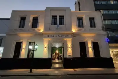 La fachada del Círculo del Magisterio luce como nueva