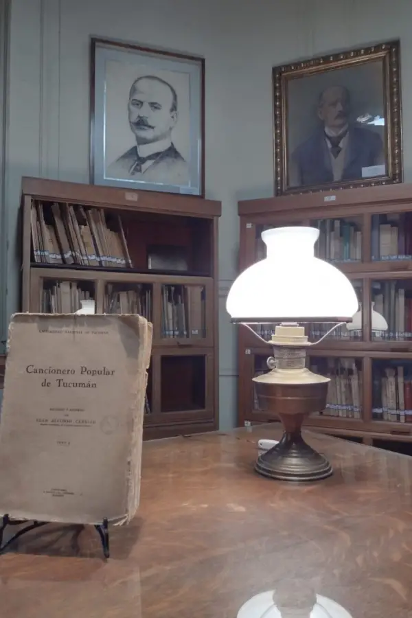 MEMORIAS TUCUMANAS. El cancionero, expuesto en el Rougés.