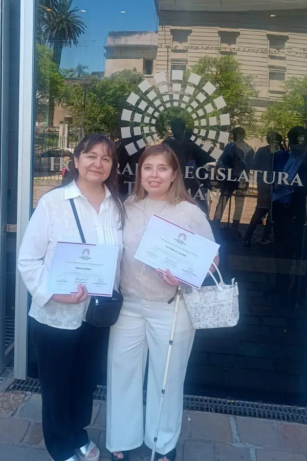 LUCIANA ANTONELLA JUNTO A SU MAMÁ. Una figura clave en su recorrido universitario y en el proceso que la llevó a estudiar en Tucumán.