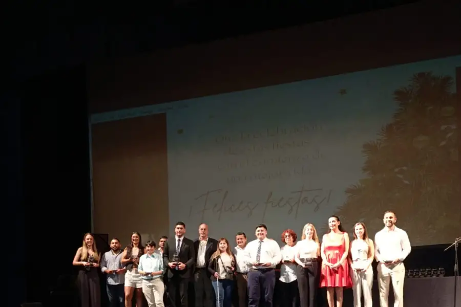 RECONOCIMIENTO. La Legislatura de Tucumán distinguió a Luciana Antonella Alanis entre los 150 jóvenes destacados por su trayectoria académica.