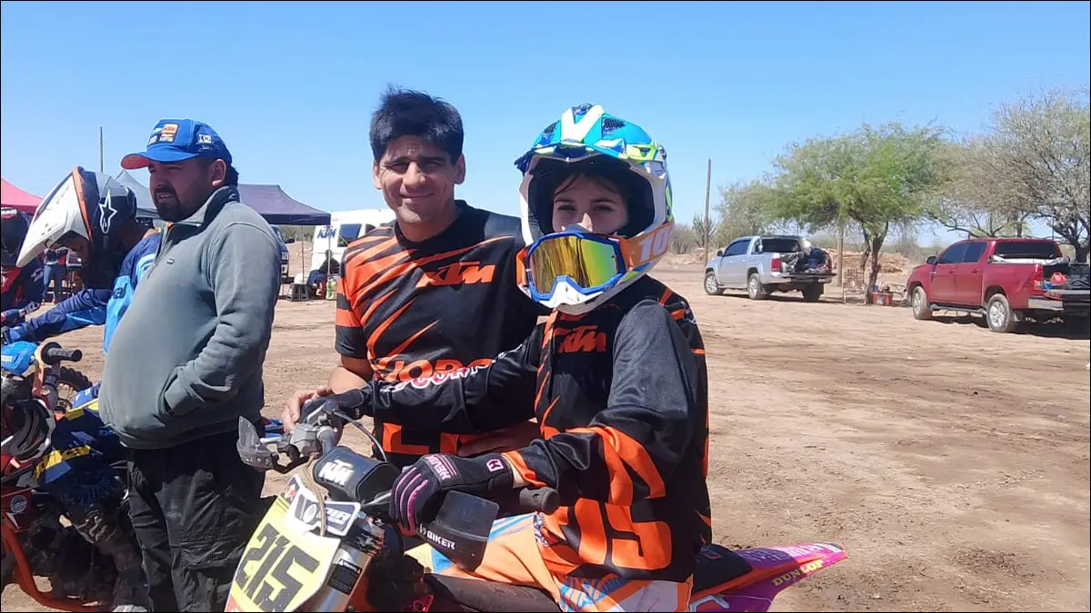 FAMILIA. Junto a su papá, Jorge, María Pía entrena y recorre distintos circuitos del NOA, combinando el colegio con la exigencia de un deporte extremo.