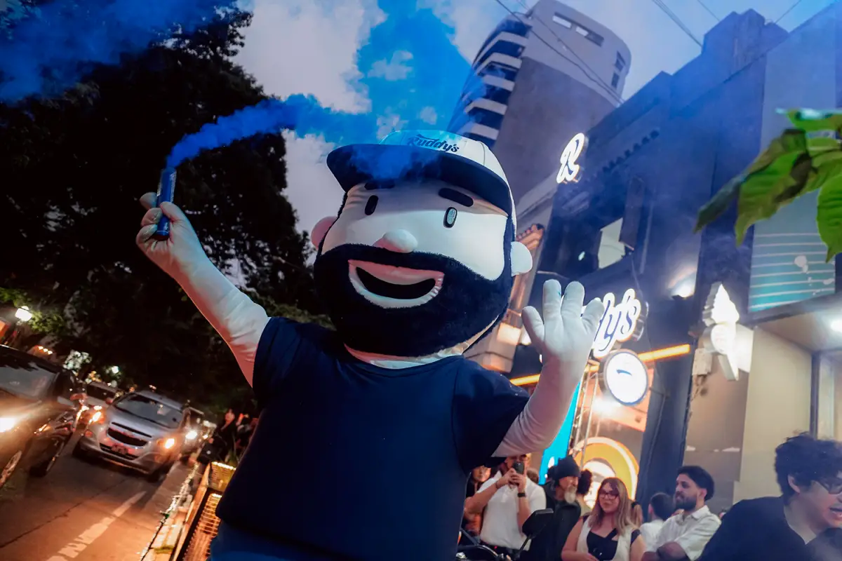 Una cuadra de fila, una locura: así inauguró Ruddy’s su nueva sucursal en 25 de Mayo 515
