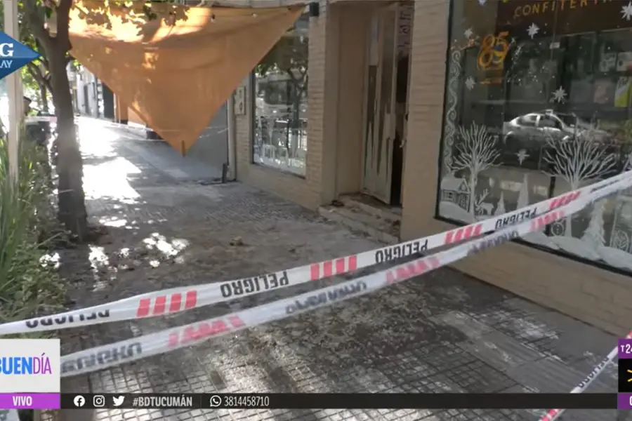 Se derrumbó el tanque de agua de un bar en Barrio Sur y generó importantes daños