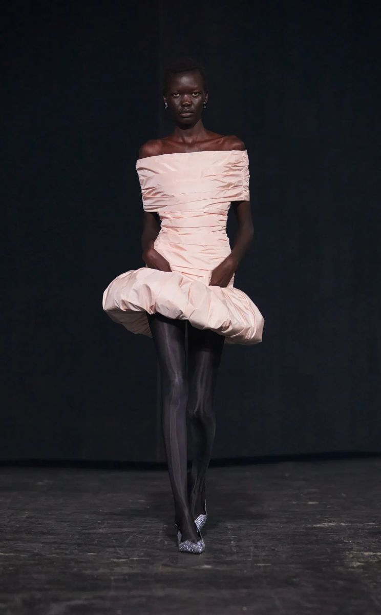 Los vestidos 