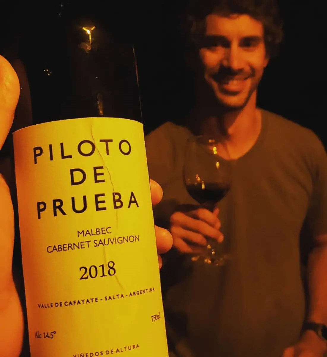 PUBLICACIÓN. La foto que Facundo Ruiz subió a Facebook y marcó el destino del vino. 