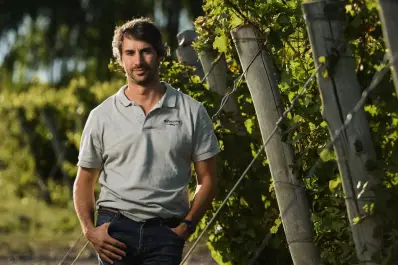 Encontró el amor en Tucumán y una prueba piloto le permitió hacer un vino que revolucionó los Valles Calchaquíes
