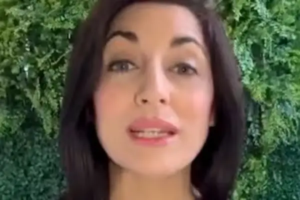 El insólito error de la diputada Juliana Santillán durante su saludo navideño en las redes