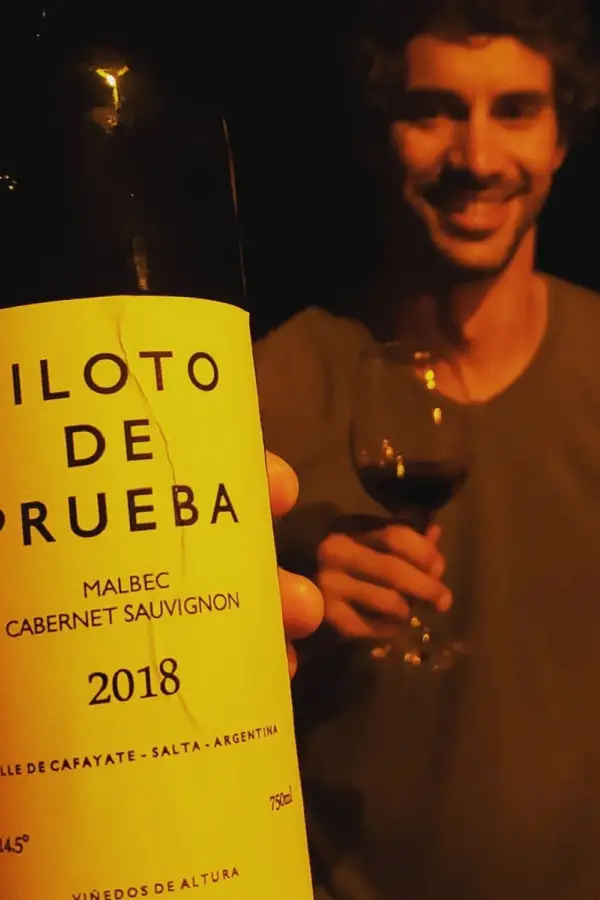 PUBLICACIÓN. La foto que Facundo Ruiz subió a Facebook y marcó el destino del vino. 