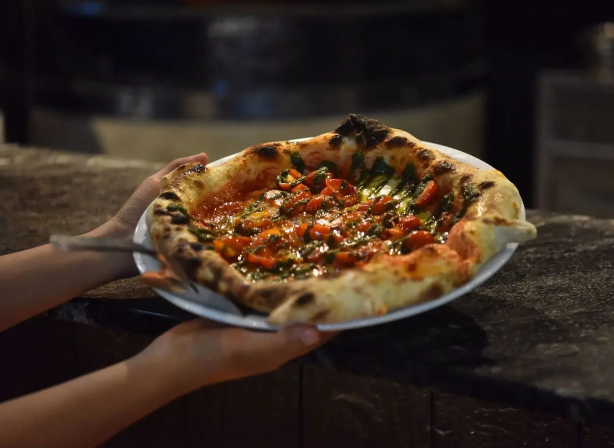 GONNA: CON IDENTIDAD. Lo clásico y lo audaz conviven en la carta del local. Los alveolos definidos y la rápida cocción son factores clave.