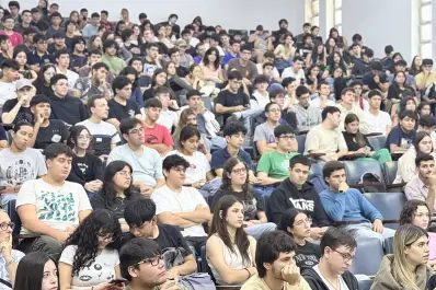 La Facet busca estudiantes avanzados para acompañar a ingresantes en 2026