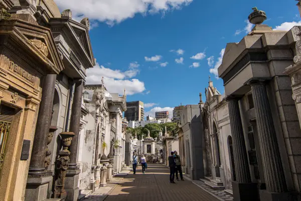 Una carrera virtual propone estudiar la muerte y los cementerios con una perspectiva social