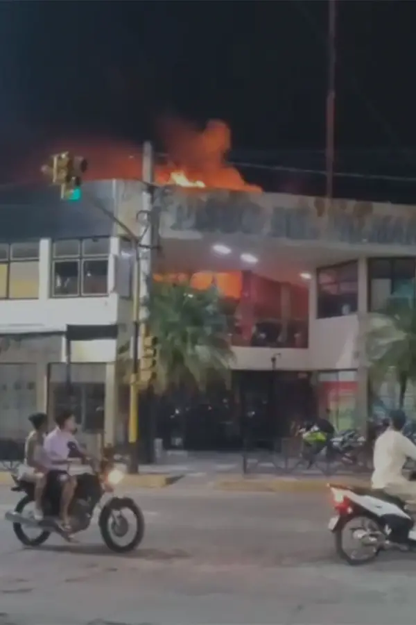 ALARMA. La gente estaba en pleno festejo cuando ocurrió el siniestro.