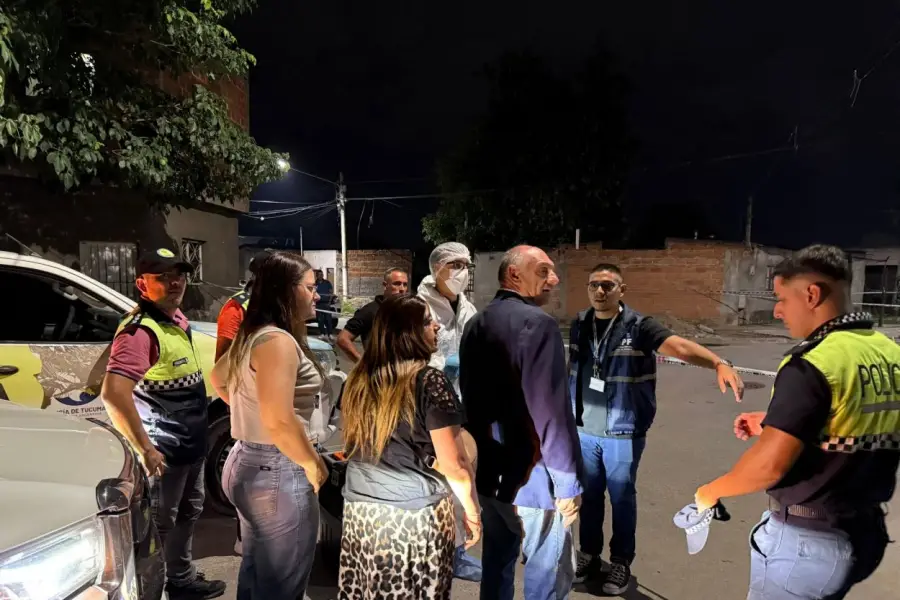 LA TRAGEDIA. Momento en que las autoridades llegaron al lugar.