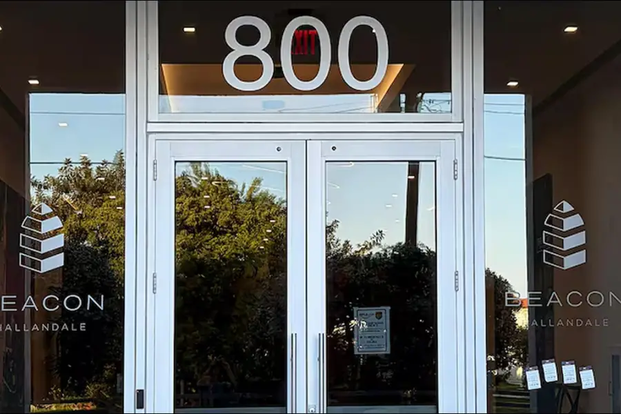 DEUDAS. Fachada de las oficinas en Miami de TourProdEnter LLC, la empresa autorizada como representante comercial de la AFA en el exterior.