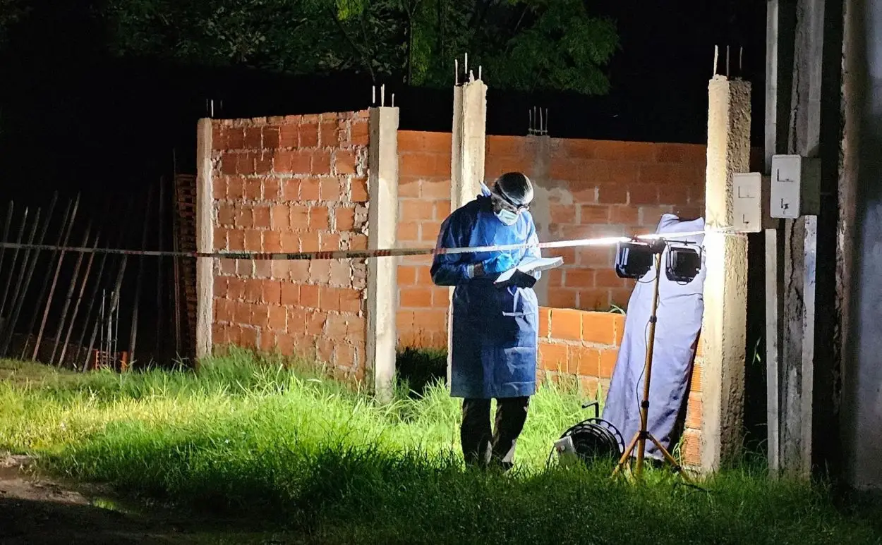 UNA INCÓGNITA. Los investigadores buscaron indicios para determinar qué provocó la pelea y el crimen.