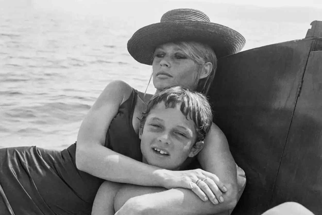 MAMÁ. Bardot se casó cuatro veces, pero tuvo un solo hijo, Nicolas (foto).