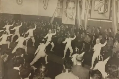 Recuerdos fotográficos: 1954. “¡En garde!” dijeron las esgrimistas secundarias