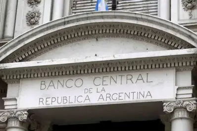 Escándalo financiero: la Justicia allanó el Banco Central y a seis ex directores por el caso Piccirillo