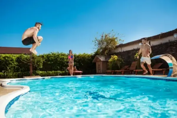 Cuánto cuesta instalar una pileta este verano y qué conviene tener en cuenta antes de invertir