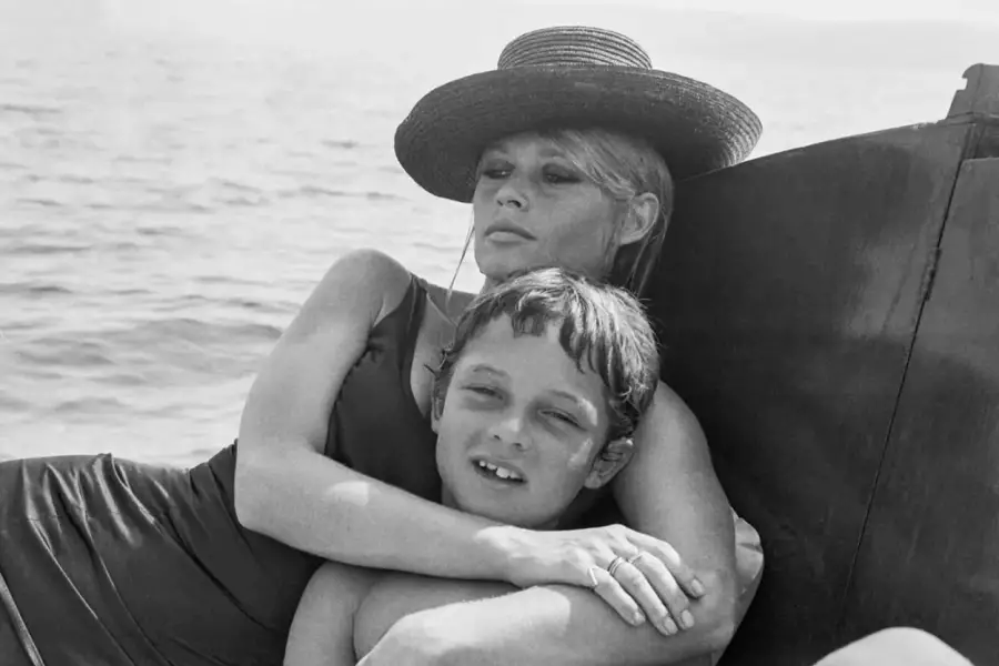 MAMÁ. Bardot se casó cuatro veces, pero tuvo un solo hijo, Nicolas (foto).