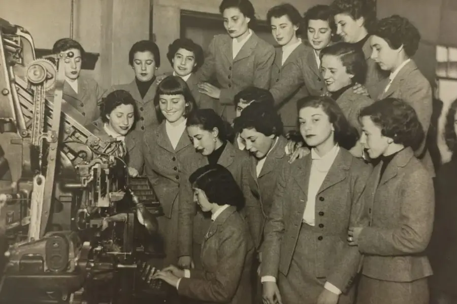 Recuerdos fotográficos: 1954. “¡En garde!” dijeron las esgrimistas secundarias