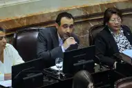 Un senador propone que los médicos extranjeros paguen para hacer sus residencias en el país