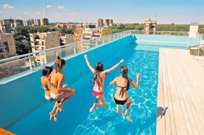 Cuando la pileta y el salón de usos múltiples se vuelven un problema