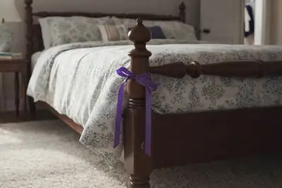 ¿Cinta violeta en la cama? El secreto para renovar tu energía este 31 de diciembre