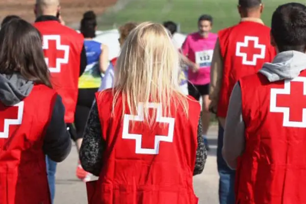Taller de verano: Cruz Roja y Nórdicos enseñan primeros auxilios y salud mental