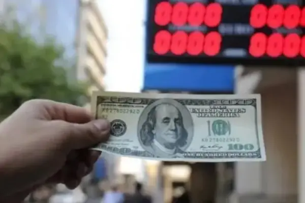 El dólar blue aumentó $300 en el año y cerró a $1.530