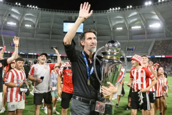 Continuidad y proyecto: Estudiantes le renovó el contrato a Eduardo Domínguez por dos años