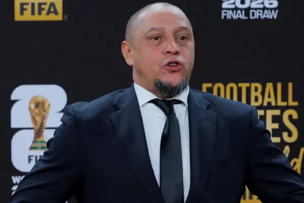 “Gran susto” en el fútbol mundial: operaron de urgencia a Roberto Carlos por un problema cardíaco