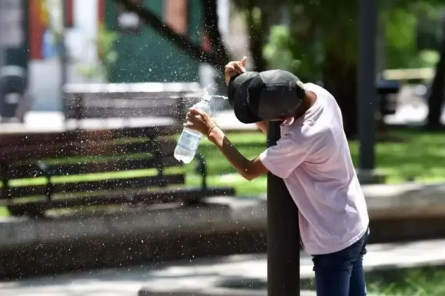 La importancia de tomar agua en épocas de calor. ARCHIVO LA GACETA