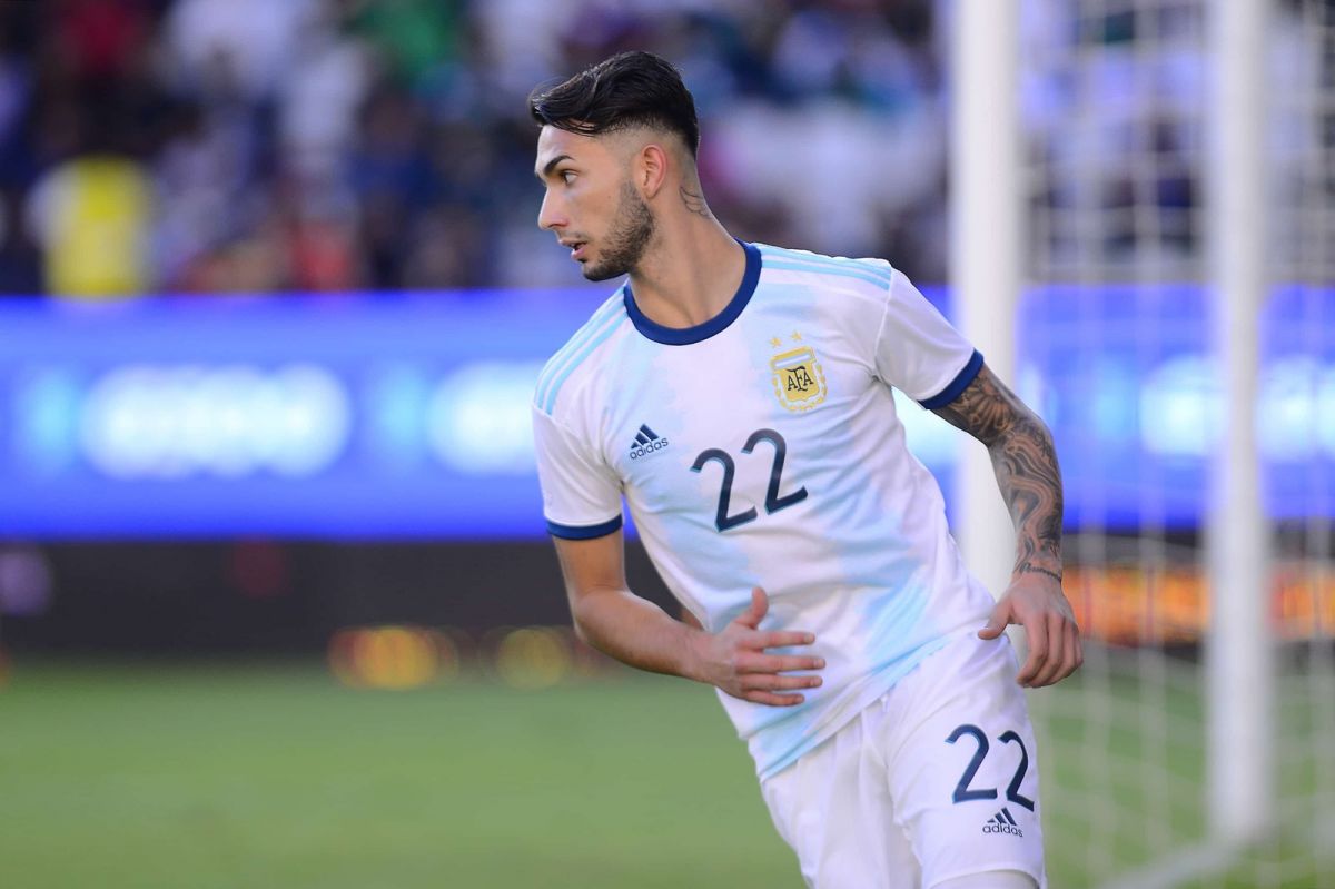 Valentín Castellanos con la camiseta de Lazio antes de su salida