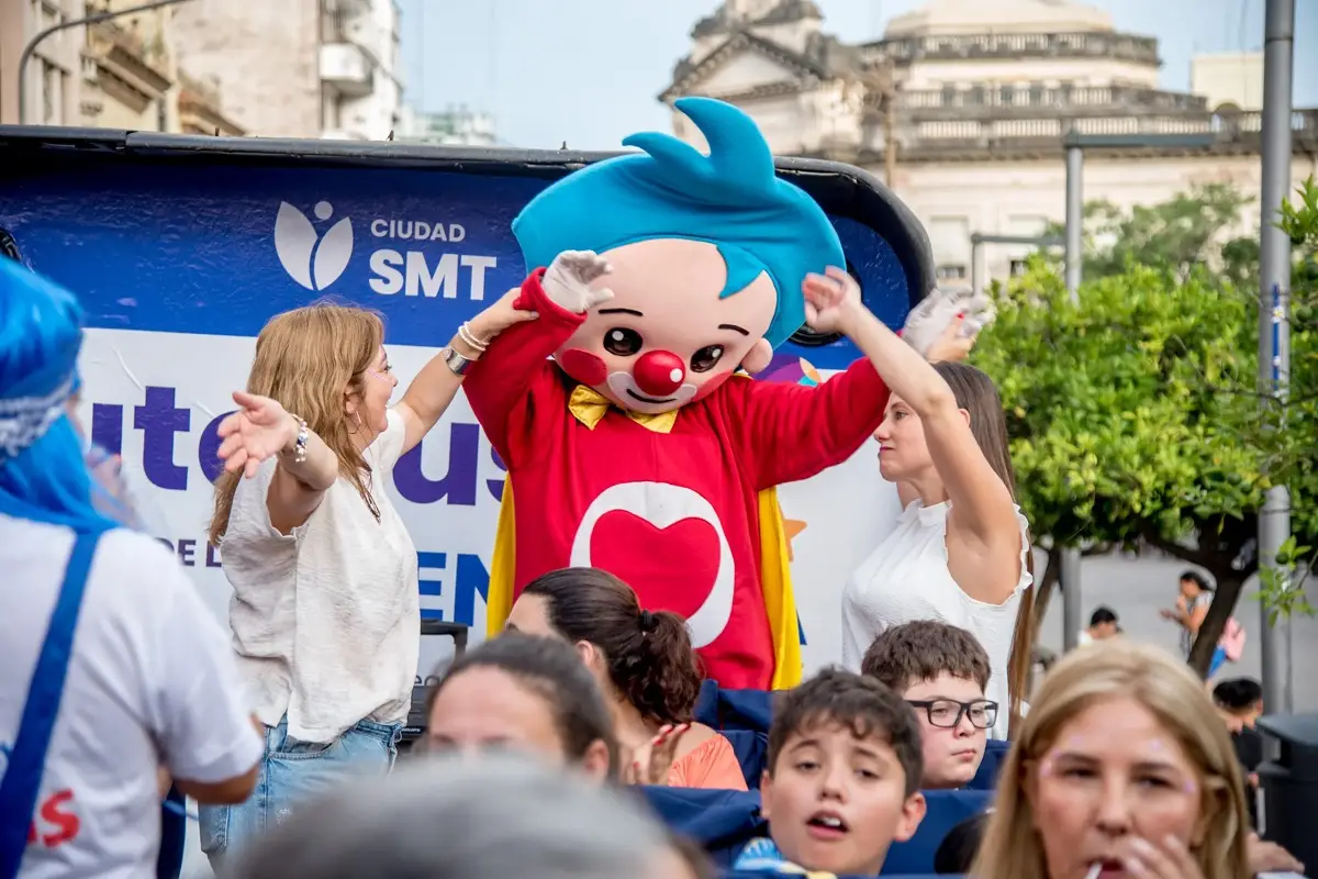 SAN MIGUEL DE TUCUMÁN. Autobús de la Aventura.