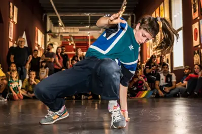 Qué talleres culturales gratuitos se pueden hacer este verano en la capital