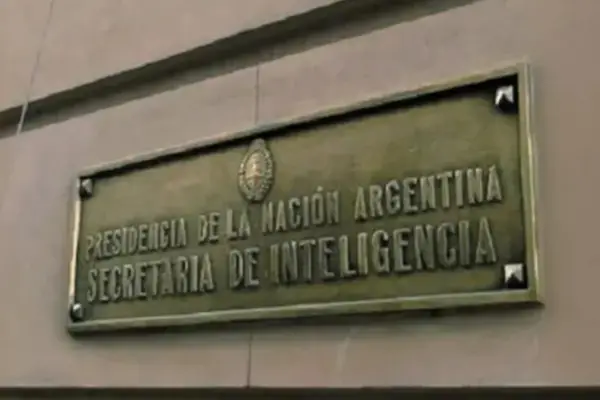 Tras los cuestionamientos, el Gobierno justificó los cambios en la SIDE y dijo que están “alineados con los más altos estándares democráticos”
