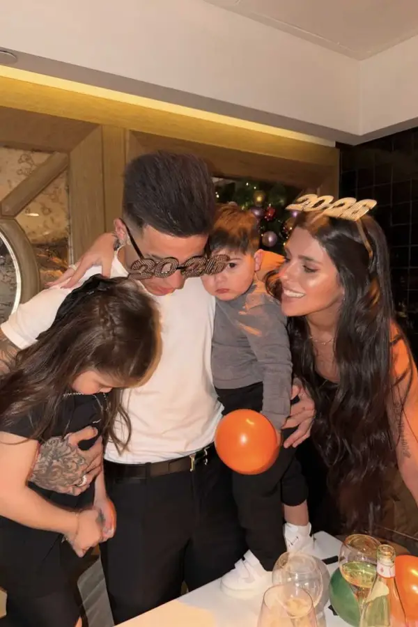 Los anillos de Enzo Fernández y Valentina Cervantes.