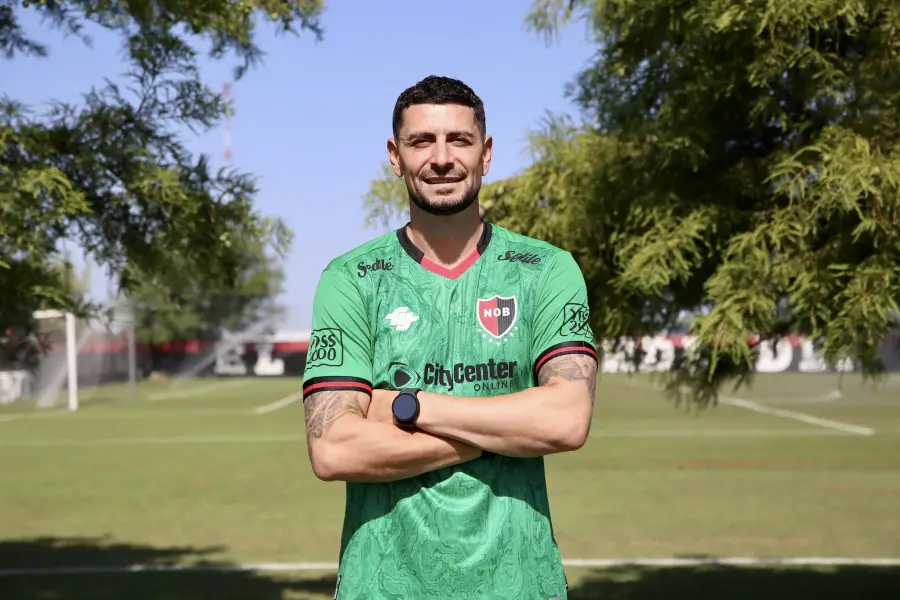 Primeras imágenes del arquero en la Lepra, ya integrado a la pretemporada en el Griffa.