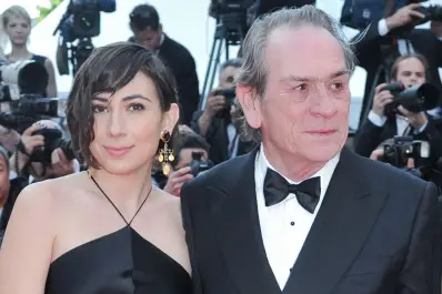 Revelan la presunta causa de muerte de la hija de Tommy Lee Jones: un llamado clave al 911