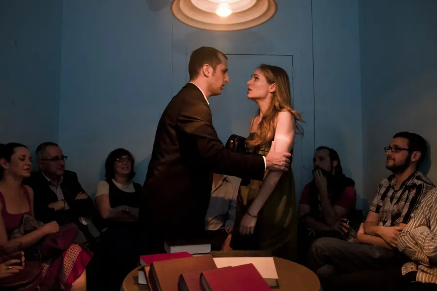 MICROTEATRO. Son propuestas escénicas dramáticas de corta duración.