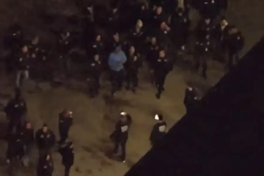 Nicolás Maduro siendo trasladado por las autoridades norteamericanas.